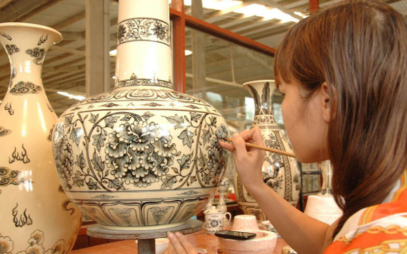 Bình hút lộc là gì? Ý nghĩa phong thủy trong đời sống Việt